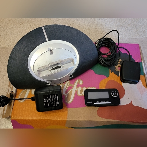 Xm radio with dock - Picture 2 of 6